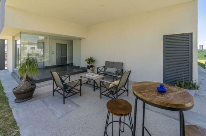 Image No.1-3 Bed House for sale