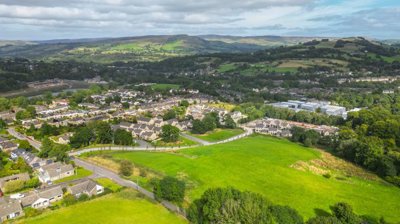 013-bmmidshiresmeadowwhaleybridgedrone