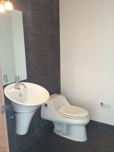 Image No.1-6 Bed House for sale