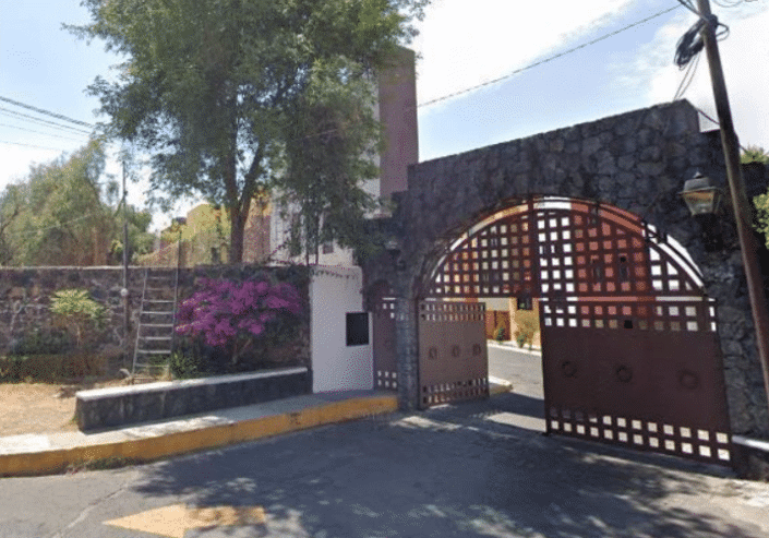 Image No.1-4 Bed House for sale