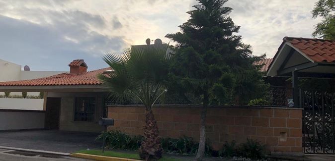 Image No.1-5 Bed House for sale