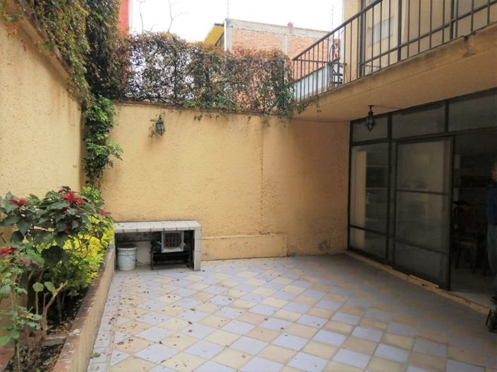 Image No.1-4 Bed House for sale