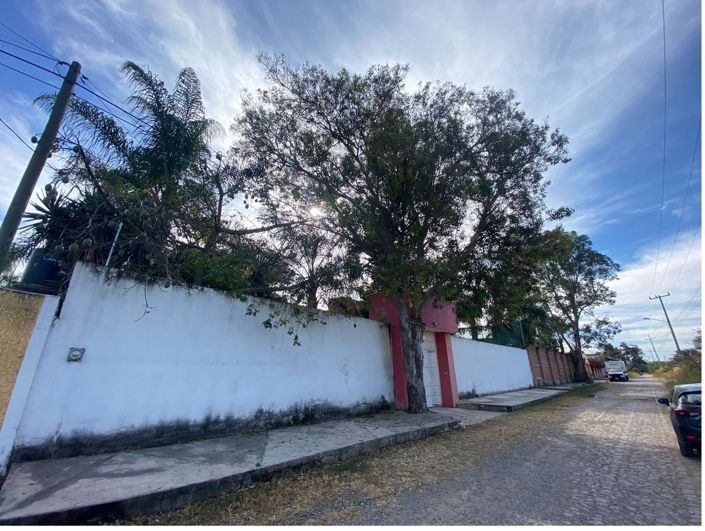 Image No.1-4 Bed House for sale