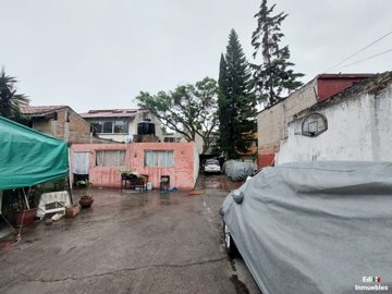 1 - , Maison