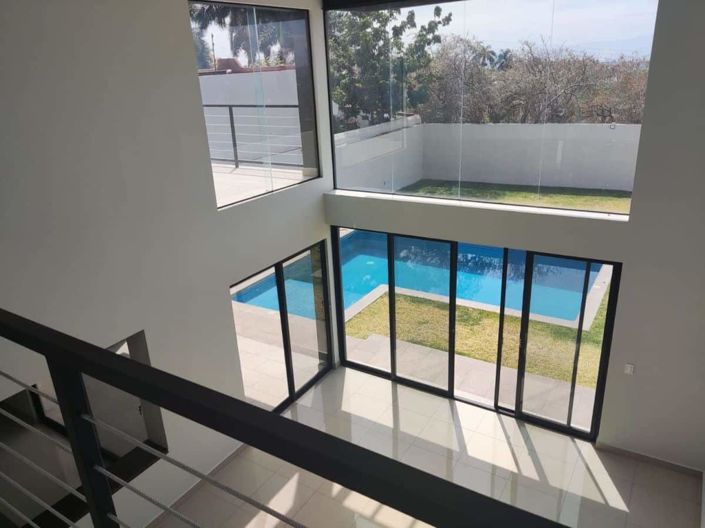Image No.1-4 Bed House for sale