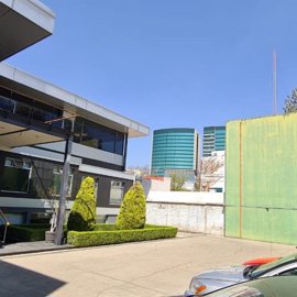 1 - , Maison