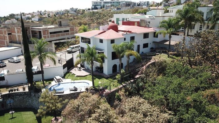 Image No.1-5 Bed House for sale