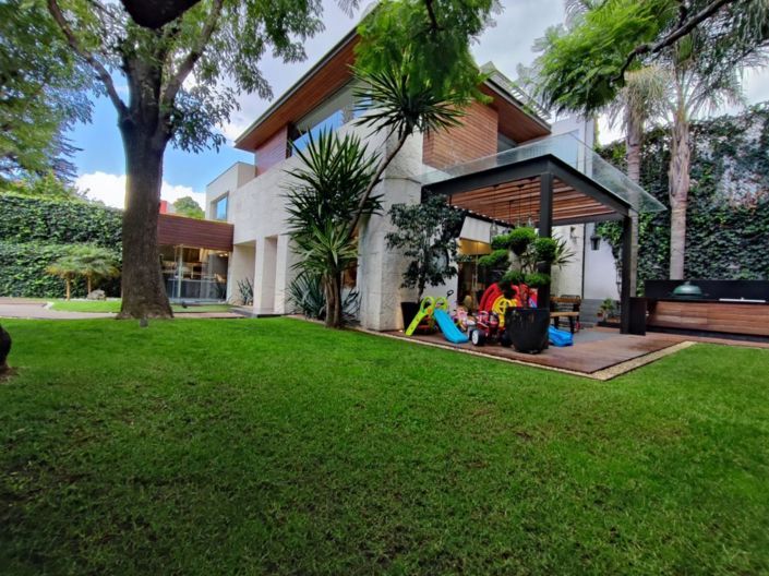 Image No.1-4 Bed House for sale