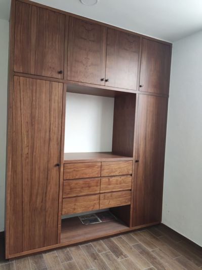 Image No.1-4 Bed House for sale
