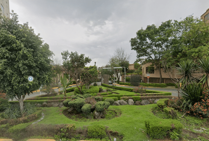 Image No.1-4 Bed House for sale