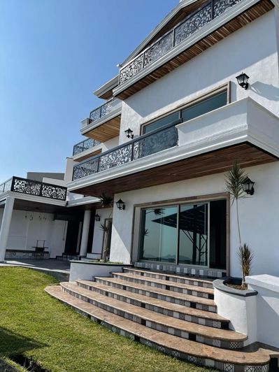 Image No.1-4 Bed House for sale