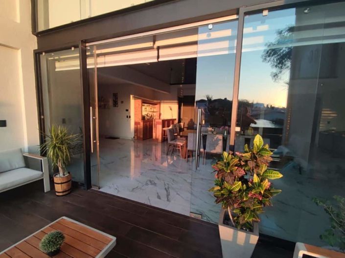 Image No.1-8 Bed House for sale