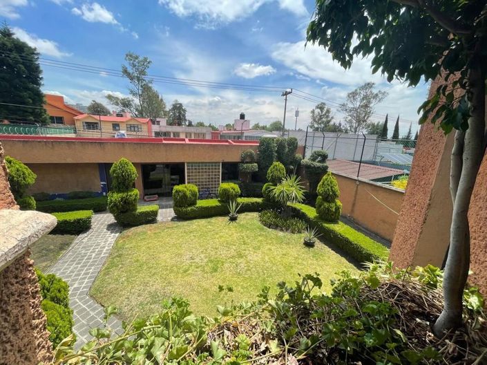 Image No.1-7 Bed House for sale