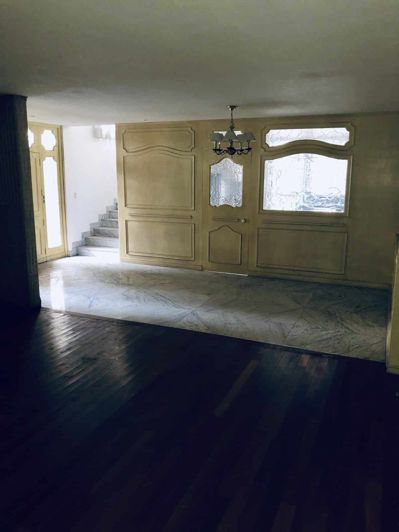 Image No.1-5 Bed House for sale