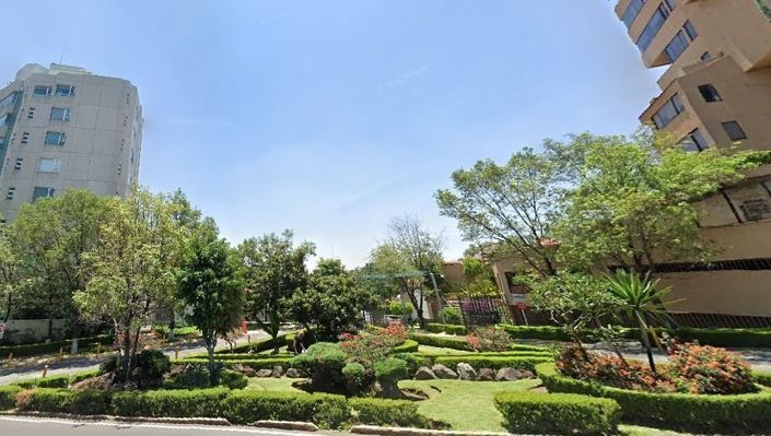 Image No.1-5 Bed House for sale