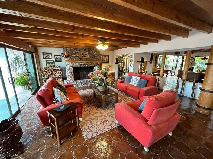 Image No.1-5 Bed House for sale