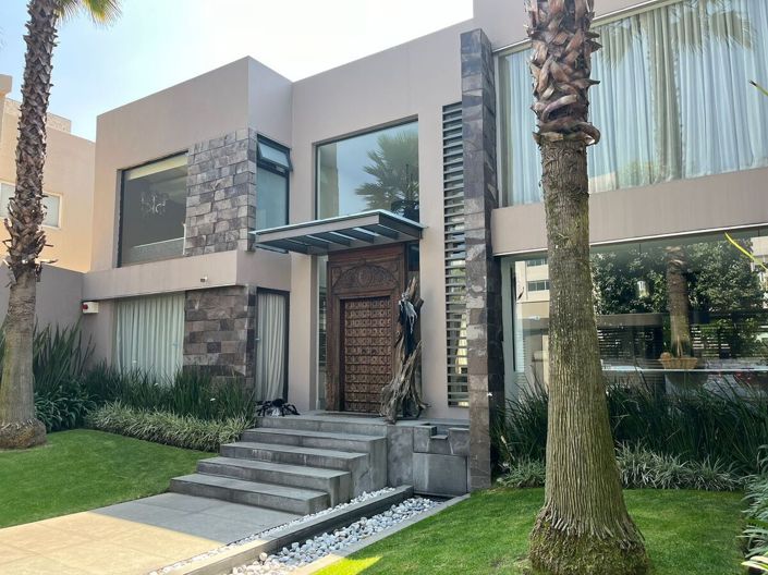 Image No.1-5 Bed House for sale