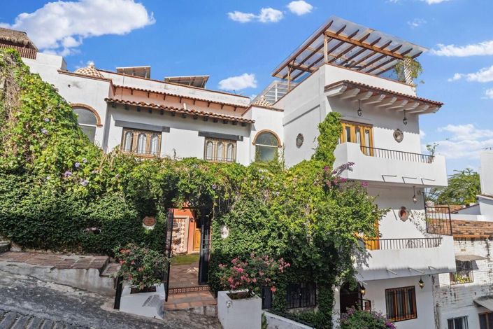 Image No.1-7 Bed House for sale