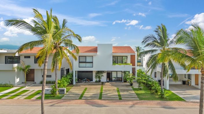 Image No.1-4 Bed House for sale