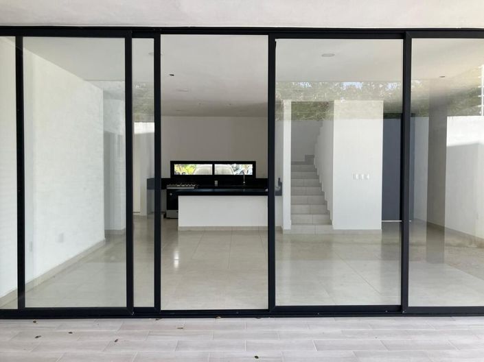 Image No.1-3 Bed House for sale