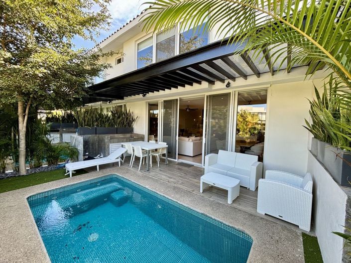 Image No.1-4 Bed House for sale