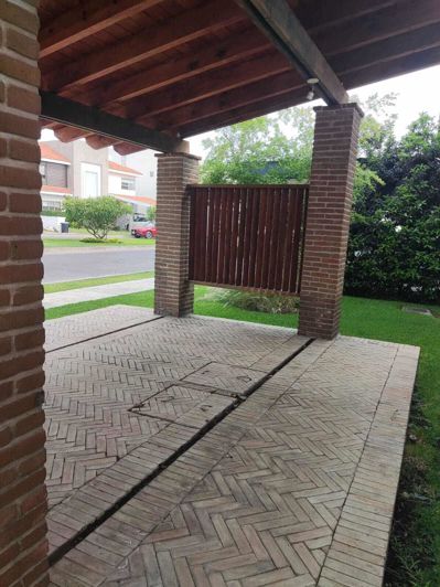 Image No.1-3 Bed House for sale
