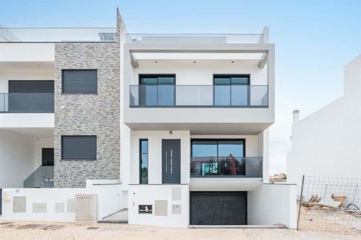 Image No.1-3 Bed Townhouse for sale