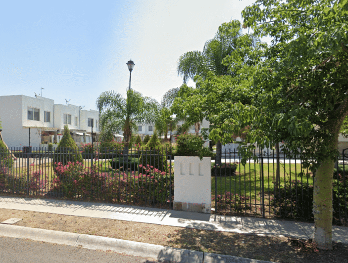 Image No.1-4 Bed House for sale