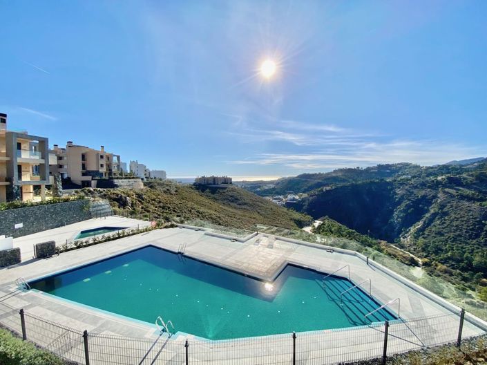 Image No.1-4 Bed Apartment for sale