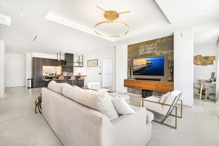 Image No.1-9 Bed Apartment for sale