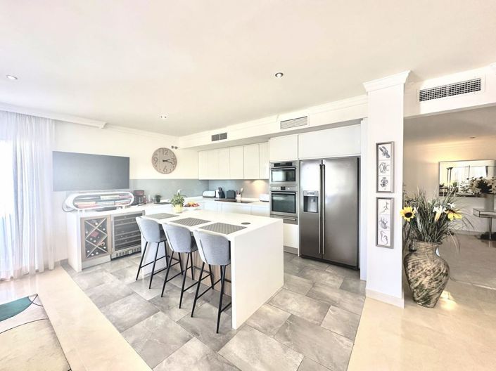 Image No.1-4 Bed Apartment for sale