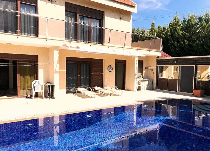 Image No.1-5 Bed House for sale