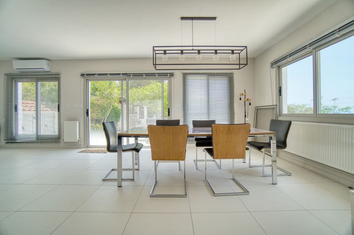 Image No.6-3 Bed House for sale