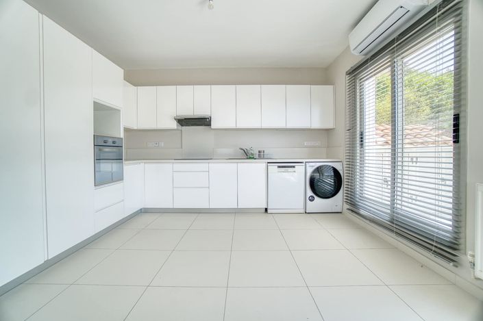 Image No.9-3 Bed House for sale