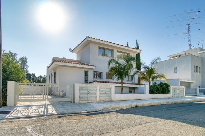 Image No.2-6 Bed House for sale