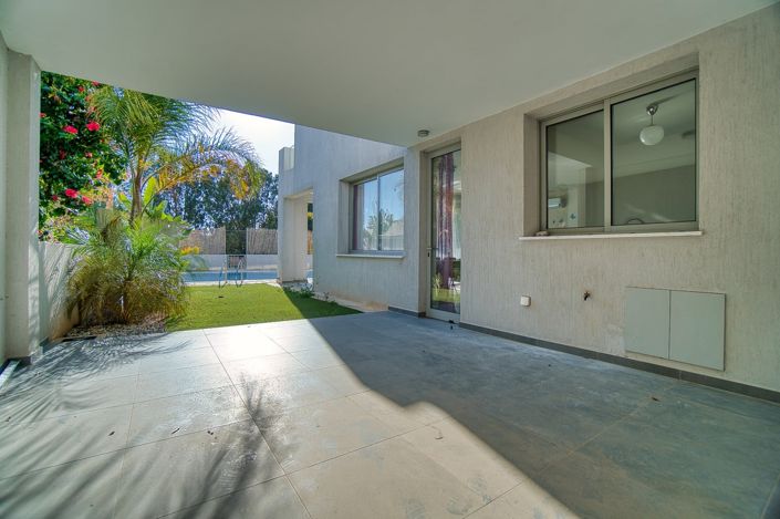 Image No.4-6 Bed House for sale