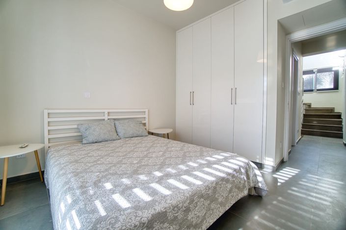 Image No.7-6 Bed House for sale