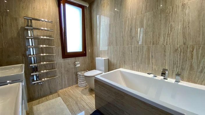 Image No.10-4 Bed House for sale