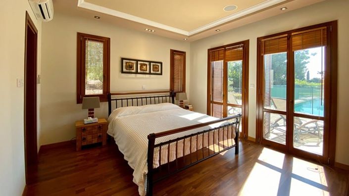 Image No.8-4 Bed House for sale