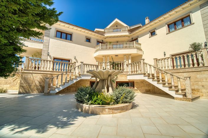Image No.1-5 Bed House for sale