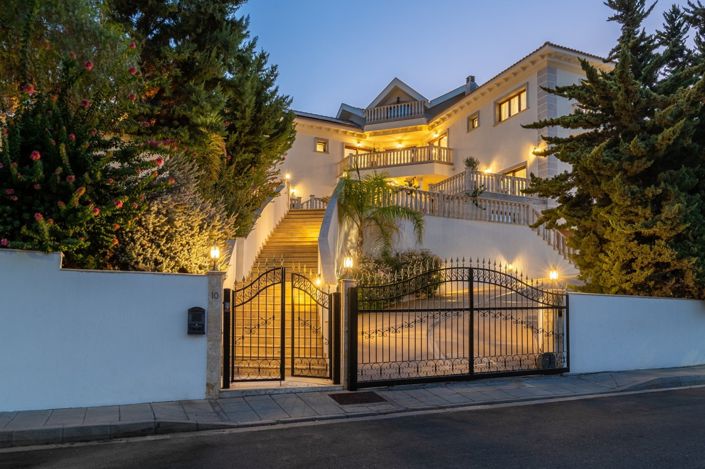 Image No.2-Maison de 5 chambres à vendre à Mouttagiaka