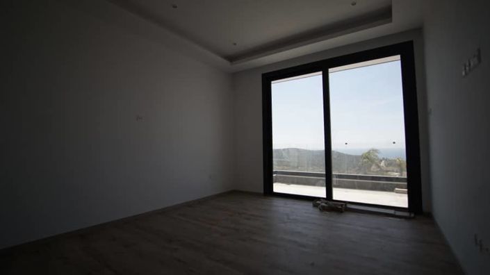 Image No.7-4 Bed House for sale