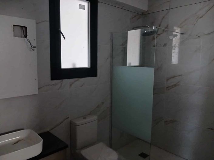 Image No.6-6 Bed House for sale