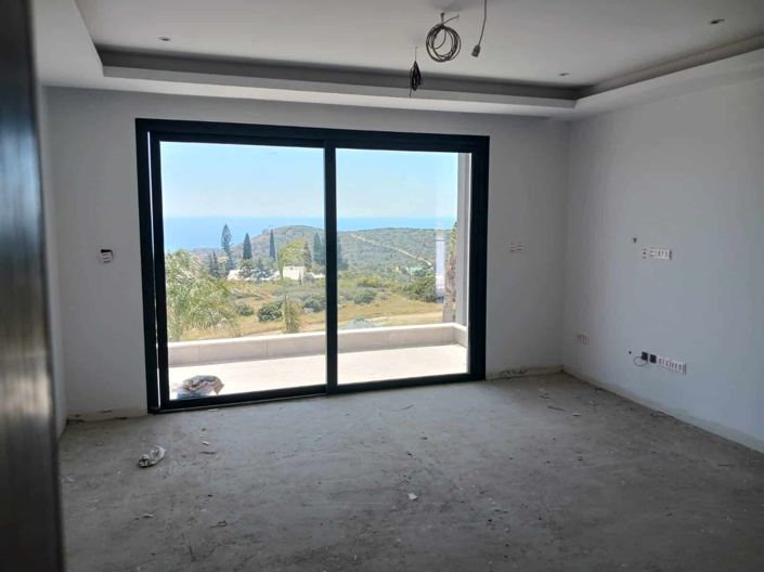 Image No.8-6 Bed House for sale