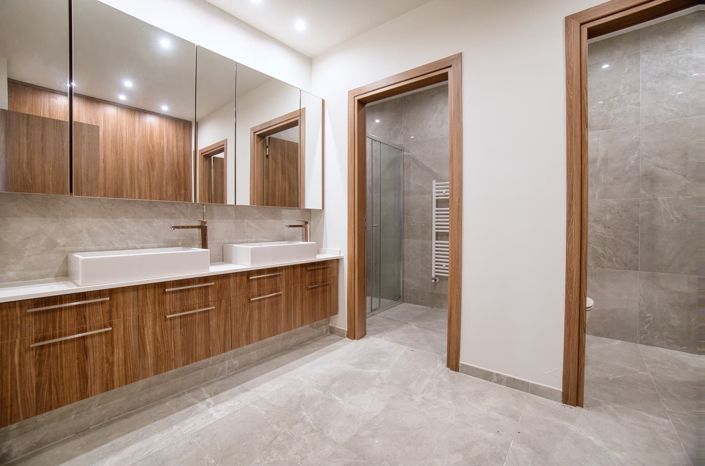 Image No.10-3 Bed House for sale