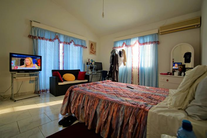 Image No.10-3 Bed House for sale