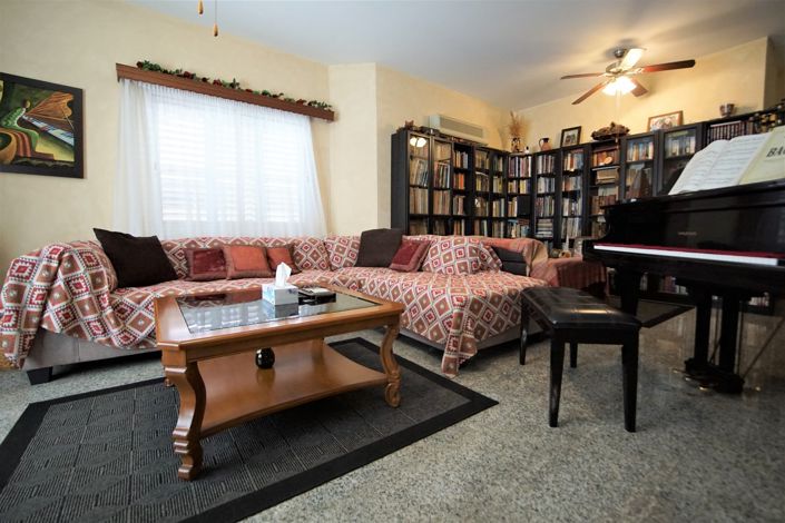 Image No.2-Maison de 5 chambres à vendre à Agios Athanasios