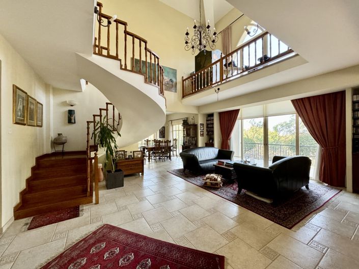 Image No.1-4 Bed House for sale