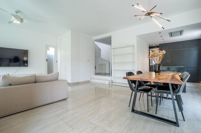 Image No.8-3 Bed House for sale