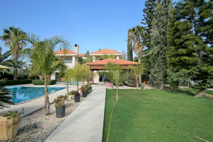 Image No.1-5 Bed House for sale